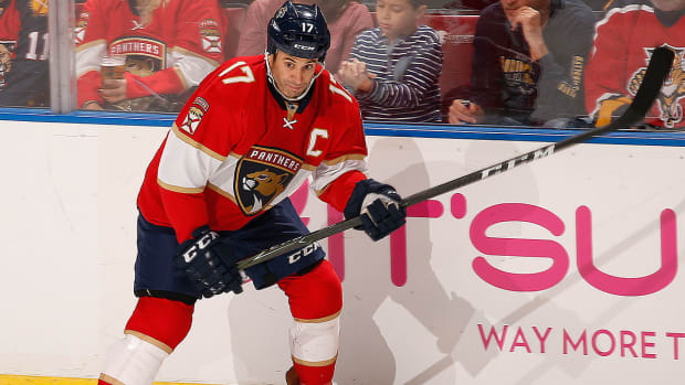 derek-mackenzie-florida-panthers-captain.jpg